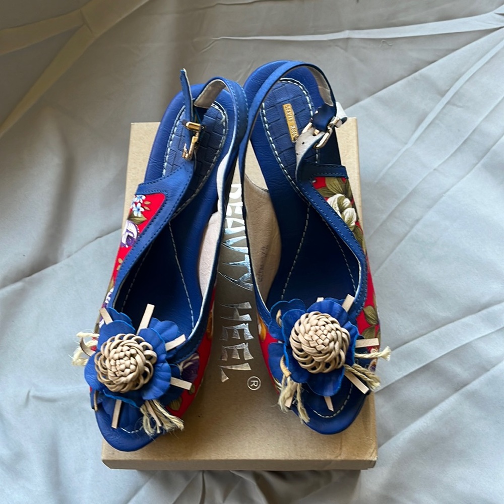 Beauty heels flowered print wedges